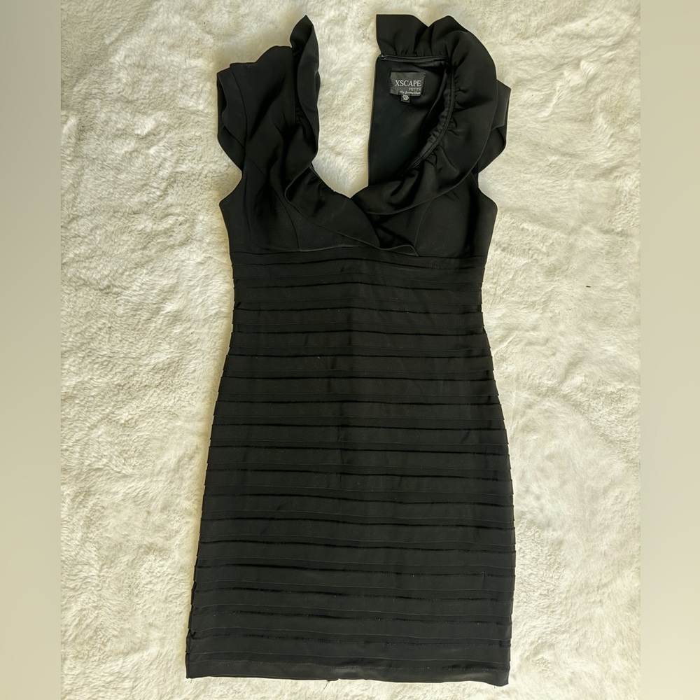 cute dress!
